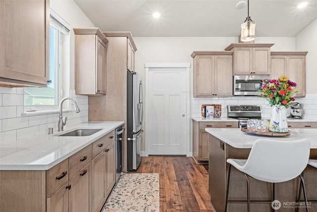 918 N M Loop Dr SW, Quincy, WA 98848 - kitchen with appliances with stainless steel finishes, dark wood-style flooring, backsplash, light countertops, and recessed lighting
