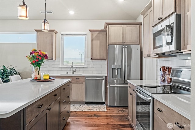 918 N M Loop Dr SW, Quincy, WA 98848 - kitchen with appliances with stainless steel finishes, dark wood-type flooring, light countertops, and recessed lighting