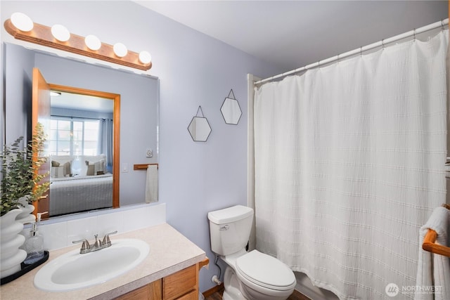 418 17th St SE Unit 5C, Auburn, WA 98002 - ensuite bathroom with vanity, tasteful backsplash, and curtained shower