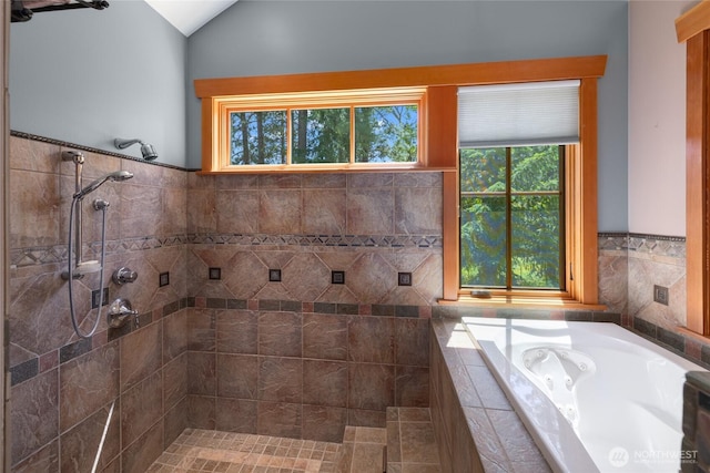 401 Quail Valley Rd, Cle Elum, WA 98922 - bathroom featuring a jetted tub, a tile shower, and vaulted ceiling