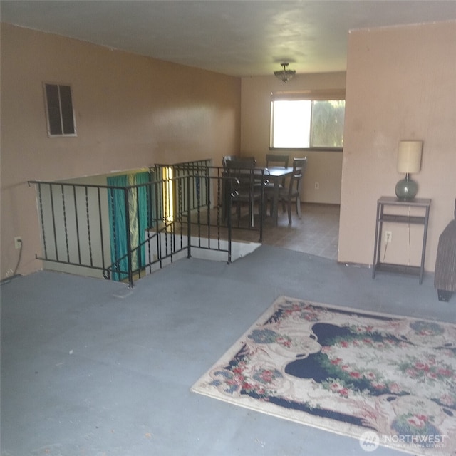 11072 Peacock Ln, Burlington, WA 98233 - living area featuring concrete floors