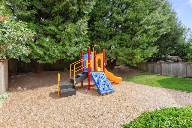 1131 115th St SW Unit E4, Everett, WA 98204 - view of jungle gym featuring a fenced backyard