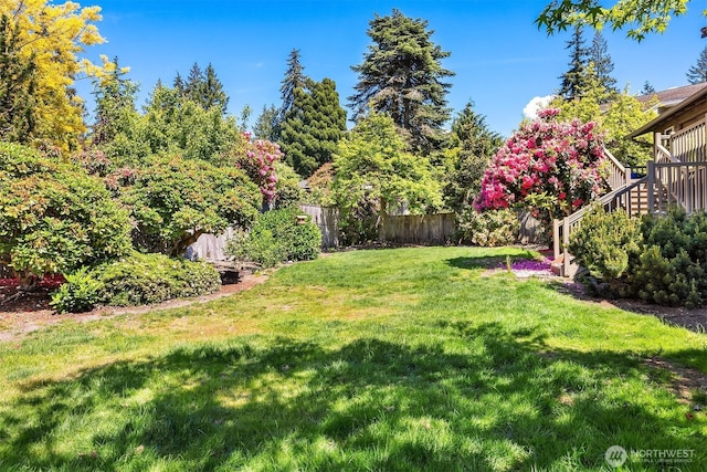 9119 185th Pl SW, Edmonds, WA 98026 - view of yard with stairway