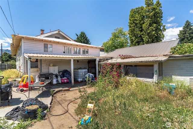 229 N Garfield Ave, Wenatchee, WA 98801 - view of front of house with a patio