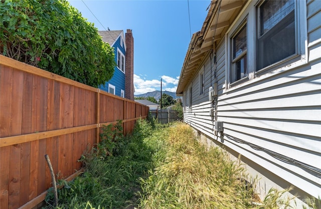229 N Garfield Ave, Wenatchee, WA 98801 - view of side of home with a mountain view