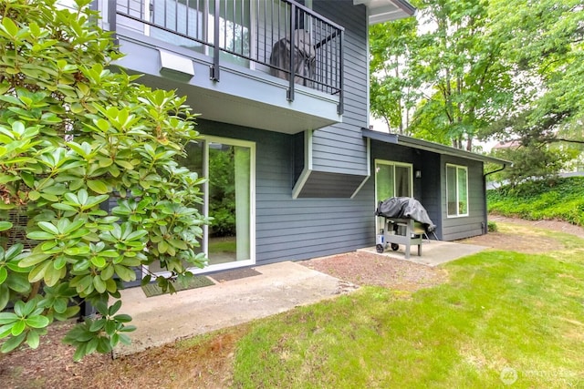25735 115th St SE Unit B102, Kent, WA 98030 - property entrance with a balcony and a yard