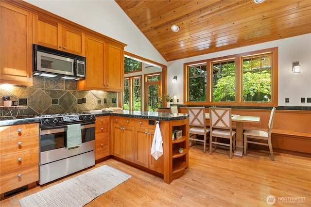 36915 NE 98th St, Carnation, WA 98014 - kitchen featuring stainless steel appliances, wooden ceiling, vaulted ceiling, a peninsula, and tasteful backsplash