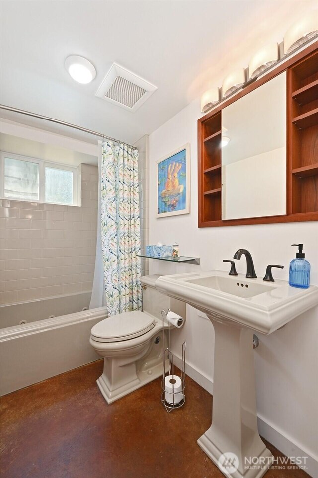 9539 49th Ave NE, Seattle, WA 98115 - bathroom with toilet and shower / bathtub combination with curtain
