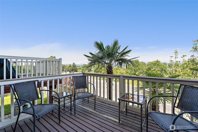3031 Belmonte Ln, Everett, WA 98201 - view of wooden deck