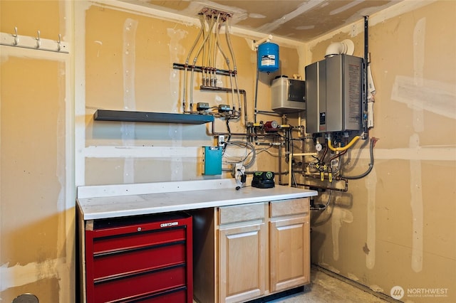 3031 Belmonte Ln, Everett, WA 98201 - utility room with water heater