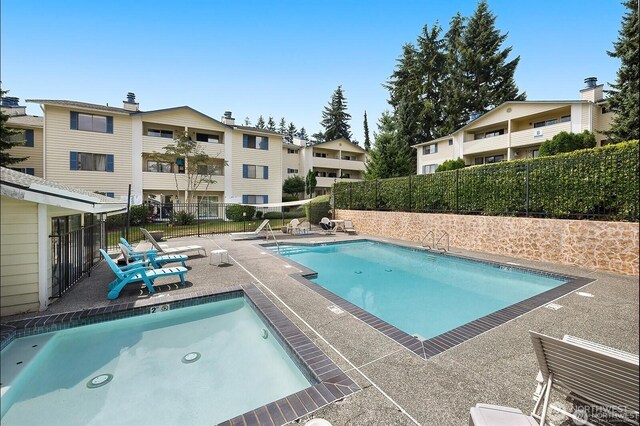 12906 8th Ave W Unit C102, Everett, WA 98204 - community pool with a patio area and a residential view