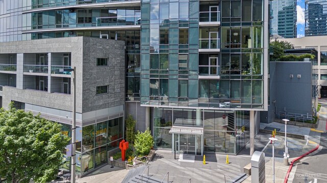 10700 NE 4th St Unit 712, Bellevue, WA 98004 - view of apartment building / complex with a view of city
