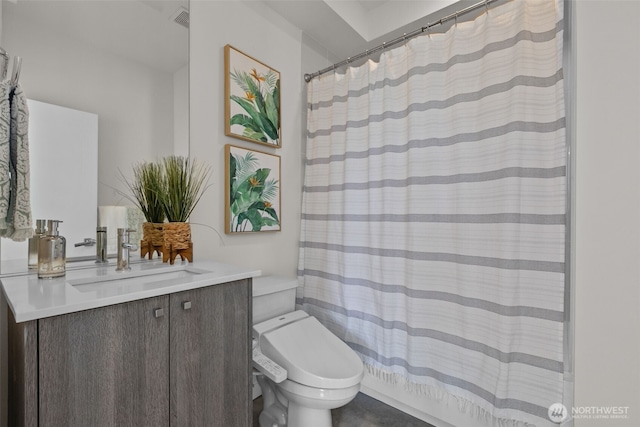 1100 14th Ave, Seattle, WA 98122 - full bathroom featuring vanity and a shower with curtain