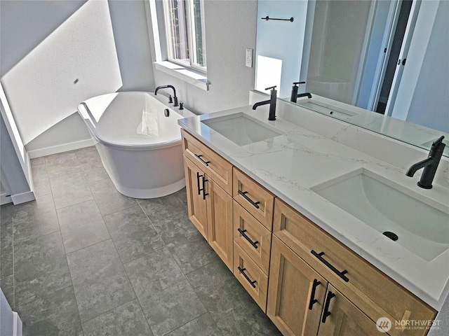 119 Davis View Dr, Centralia, WA 98531 - full bath with double vanity and a soaking tub