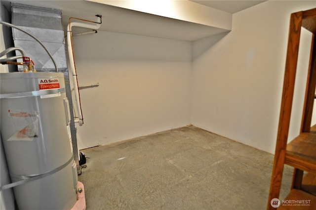 1923 SE Maple Dr, Chehalis, WA 98532 - basement with secured water heater and carpet