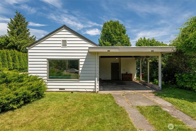 3032 Tulip Rd, Bellingham, WA 98225 - view of front of property featuring driveway, a front yard, and a carport
