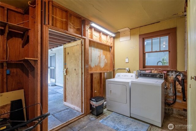 3032 Tulip Rd, Bellingham, WA 98225 - laundry room featuring separate washer and dryer