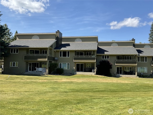 20795 Kahler Dr Unit E7, Leavenworth, WA 98826 - back of property featuring a balcony and a lawn