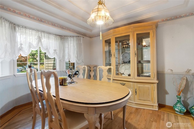 6314 75th Avenue Ct W, University Place, WA 98467 - dining area with crown molding, light wood finished floors, a tray ceiling, a chandelier, and wallpapered walls