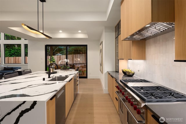 10425 NE 28th Pl, Bellevue, WA 98004 - kitchen featuring premium range hood, light wood-style floors, appliances with stainless steel finishes, modern cabinets, and recessed lighting