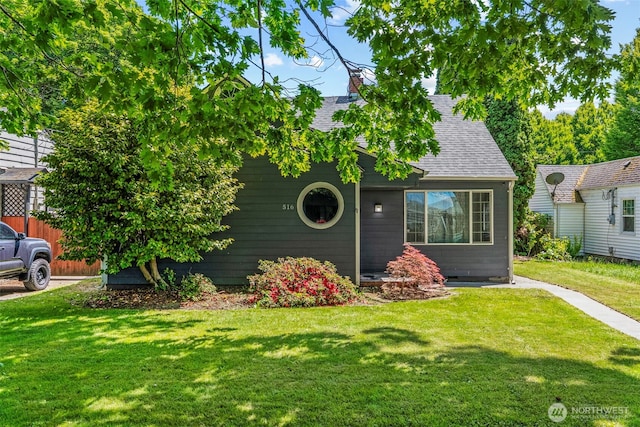 516 26th Ave, Longview, WA 98632 - view of front of house featuring a front yard and roof with shingles