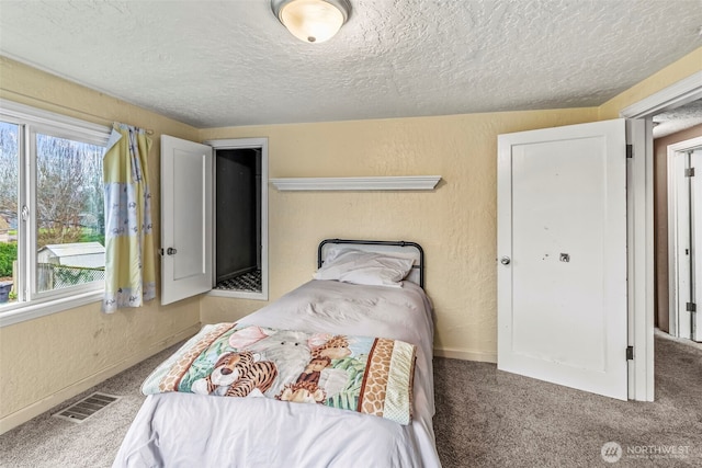 516 26th Ave, Longview, WA 98632 - bedroom featuring a textured ceiling, a textured wall, and carpet flooring
