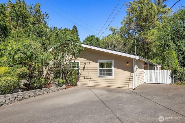 537 30th Ave E, Seattle, WA 98112 - view of front of property with a patio