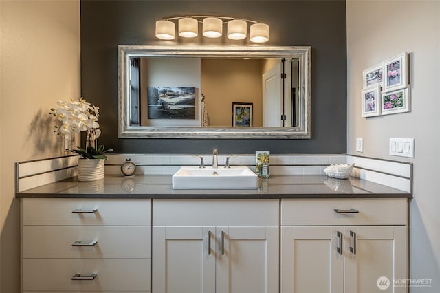 453 Spruce Ct NW, East Wenatchee, WA 98802 - bathroom featuring vanity
