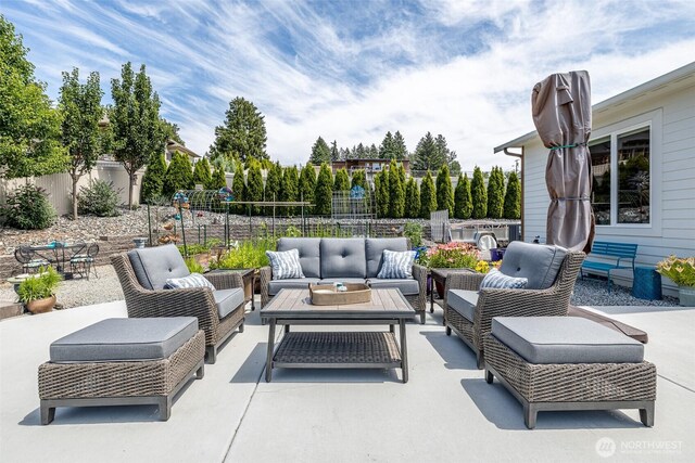 453 Spruce Ct NW, East Wenatchee, WA 98802 - fenced backyard featuring an outdoor hangout area and a patio area