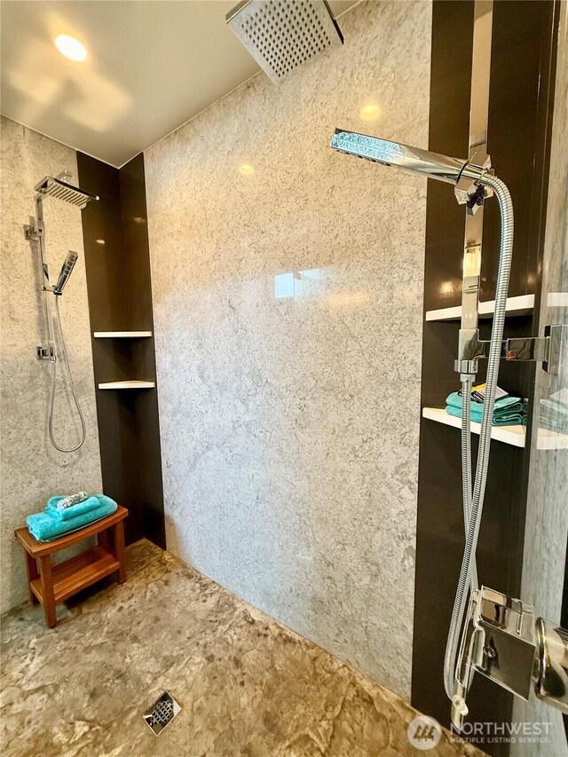 453 Spruce Ct NW, East Wenatchee, WA 98802 - bathroom with a tile shower