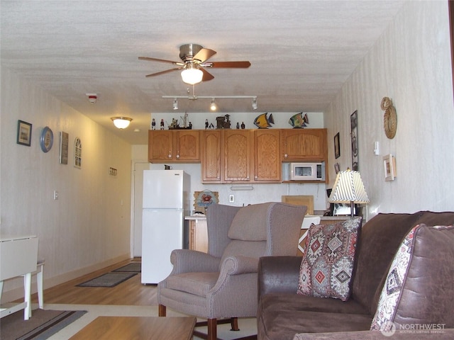 304 NW 14th St NW Unit 207, Long Beach, WA 98631 - living area featuring light wood-style floors and a ceiling fan