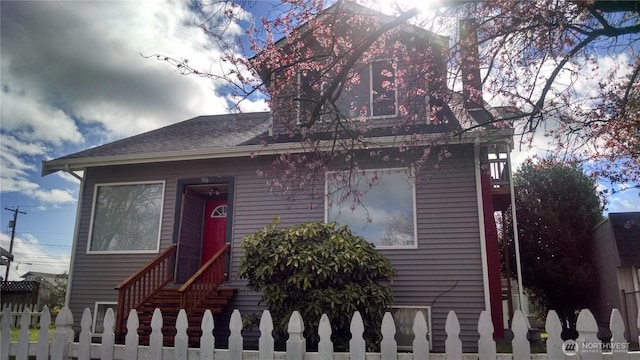 306 2nd St NE, Auburn, WA 98002 - view of front of property with a fenced front yard and entry steps