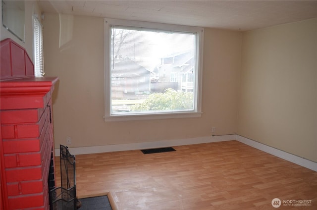 306 2nd St NE, Auburn, WA 98002 - unfurnished living room featuring light wood-style flooring and healthy amount of natural light