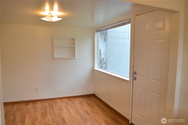 306 2nd St NE, Auburn, WA 98002 - entrance foyer featuring light wood-style floors and baseboards