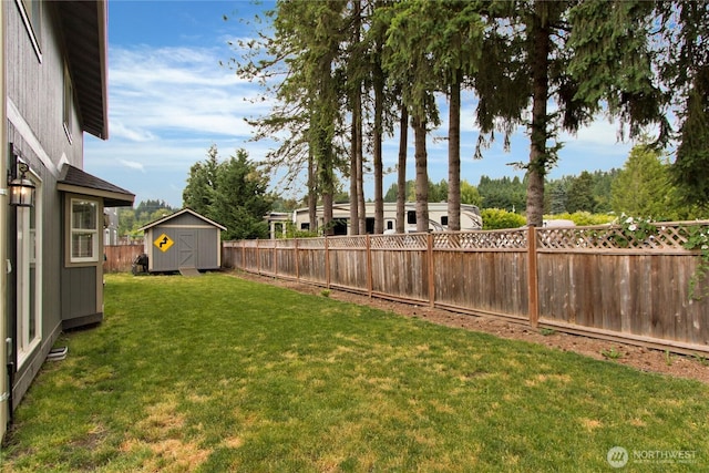 408 Cross Creek Ct, South Prairie, WA 98385 - fenced backyard featuring a storage shed