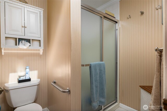 1807 Bradley Dr, Anacortes, WA 98221 - bathroom featuring a stall shower and crown molding