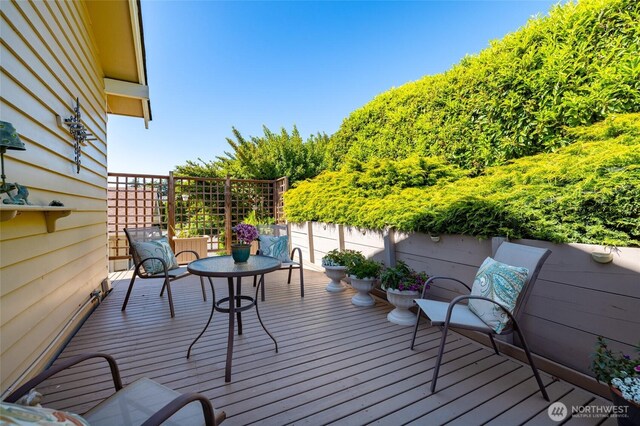 1807 Bradley Dr, Anacortes, WA 98221 - view of deck