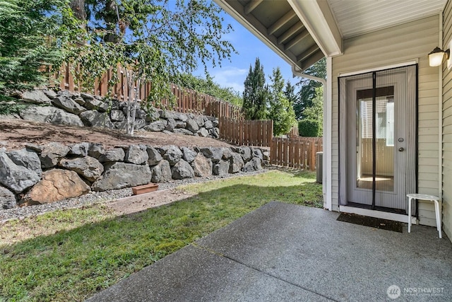 21552 SE 275th Ct, Maple Valley, WA 98038 - view of yard featuring a patio area