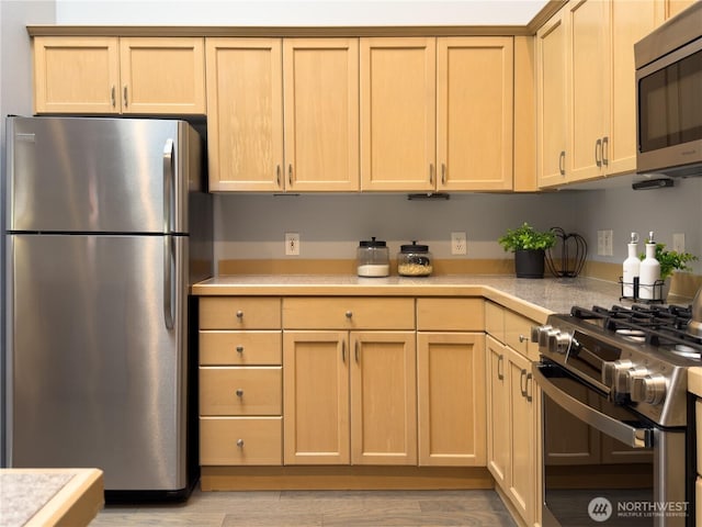 4196 248th Ct SE Unit 62, Sammamish, WA 98029 - kitchen with stainless steel appliances, light countertops, and light brown cabinetry