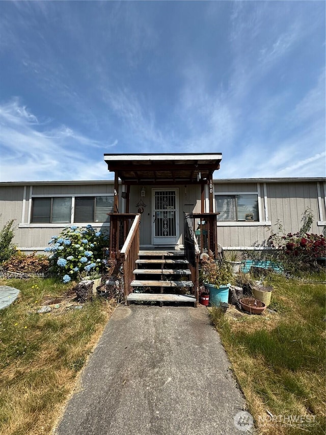 31600 126th Ave SE Unit 100, Auburn, WA 98092 - manufactured / mobile home featuring covered porch