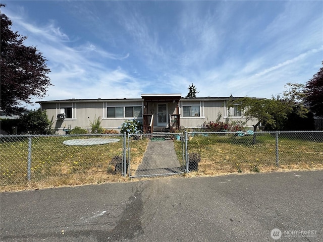 31600 126th Ave SE Unit 100, Auburn, WA 98092 - view of front of house with a fenced front yard and a gate