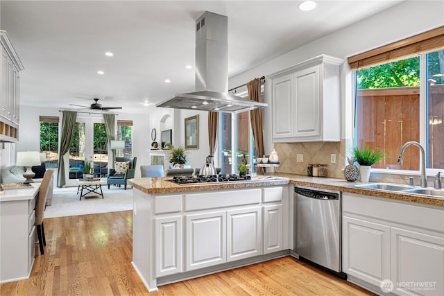 7817 NE 112th St, Kirkland, WA 98034 - kitchen featuring stainless steel dishwasher, gas cooktop, a peninsula, island range hood, and plenty of natural light