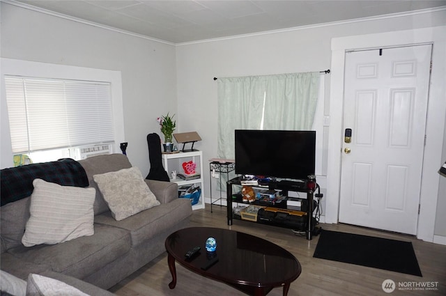 608 S 6th Ave, Kelso, WA 98626 - living area featuring wood finished floors and ornamental molding