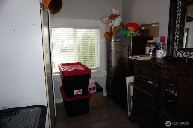 608 S 6th Ave, Kelso, WA 98626 - bedroom with wood finished floors