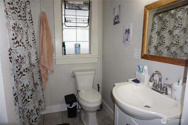 608 S 6th Ave, Kelso, WA 98626 - full bath featuring vanity, tile patterned flooring, and a shower with curtain