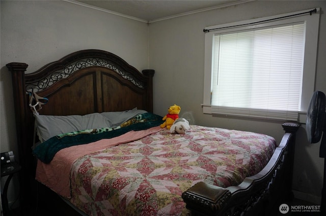 608 S 6th Ave, Kelso, WA 98626 - bedroom featuring crown molding