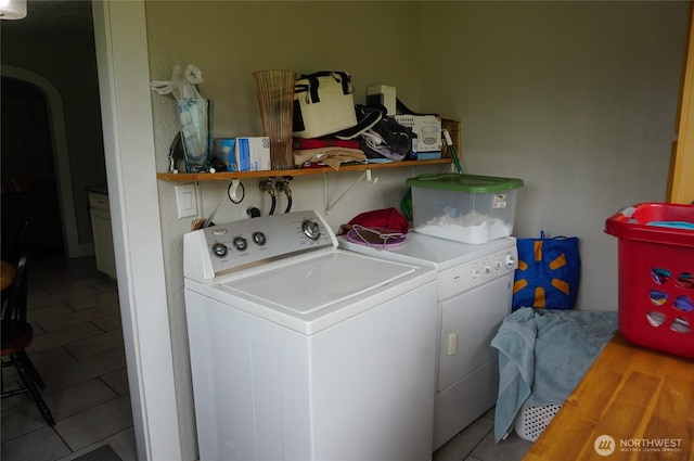 608 S 6th Ave, Kelso, WA 98626 - laundry area with separate washer and dryer