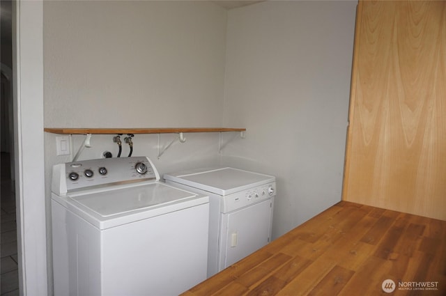 608 S 6th Ave, Kelso, WA 98626 - washroom featuring washer and clothes dryer and wood finished floors