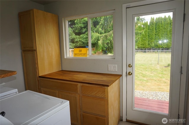 608 S 6th Ave, Kelso, WA 98626 - washroom with plenty of natural light