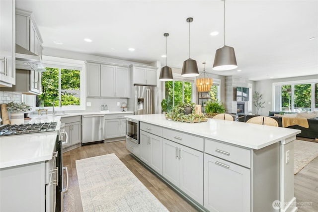 7223 NE 118th Ct, Kirkland, WA 98034 - kitchen featuring stainless steel appliances, light countertops, open floor plan, backsplash, and recessed lighting
